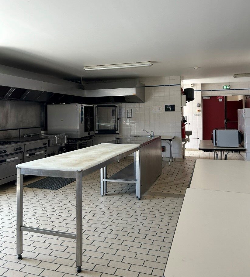 Cuisine salles Jean de la Fontaine 2